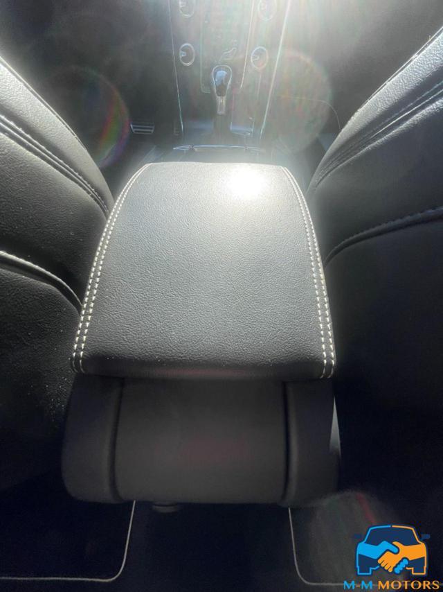 VOLVO XC60 D4 AWD doppio treno di gomme