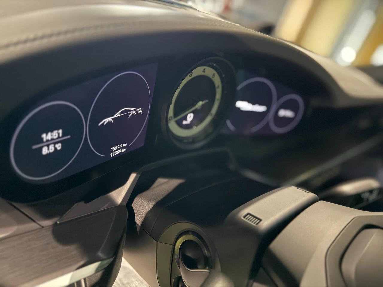 Porsche 911 Coupe 3.0 Dakar auto