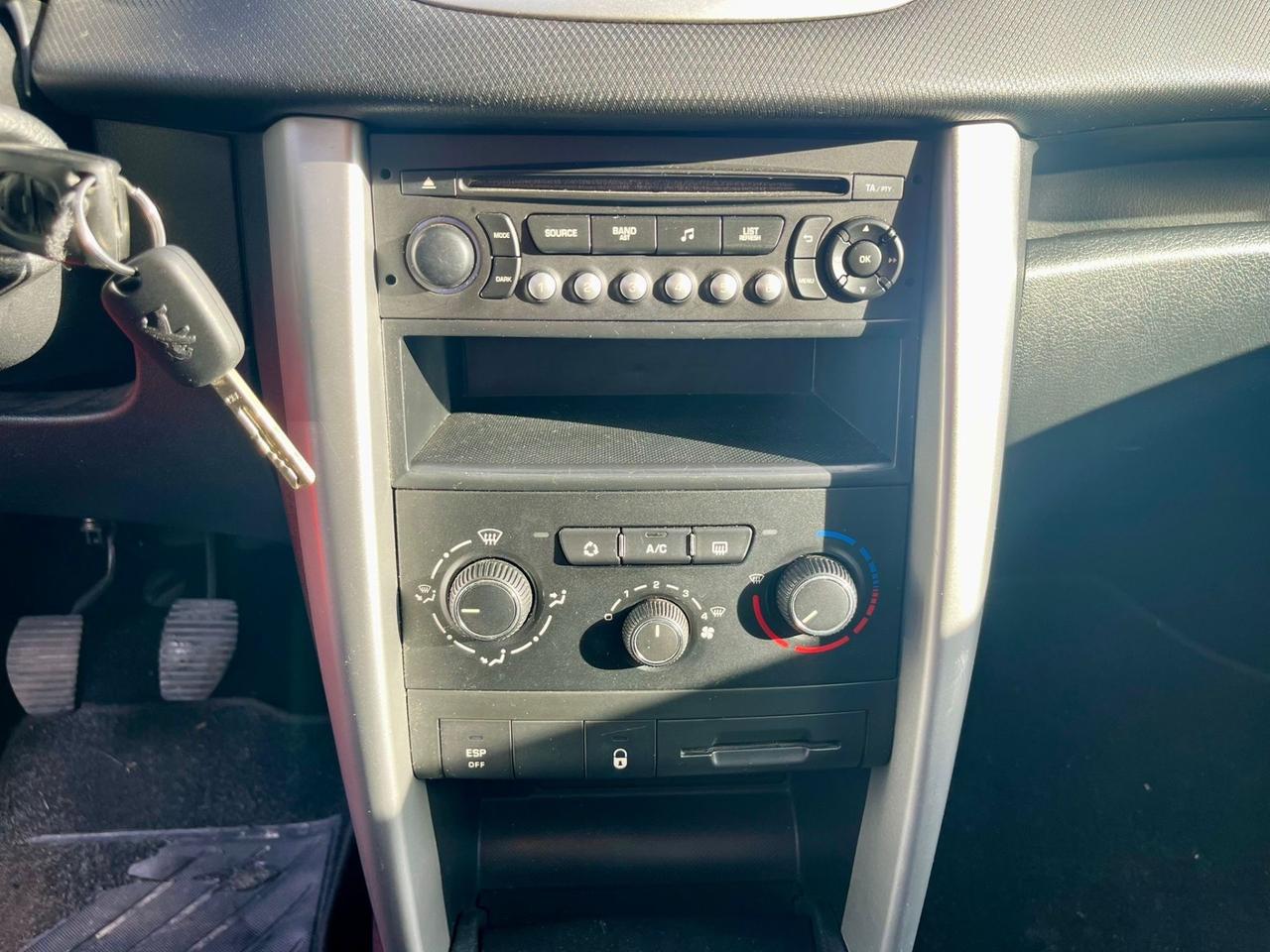 Peugeot 207 Plus 1.4hdi 106.000km 2013 3 porte per neopatentati