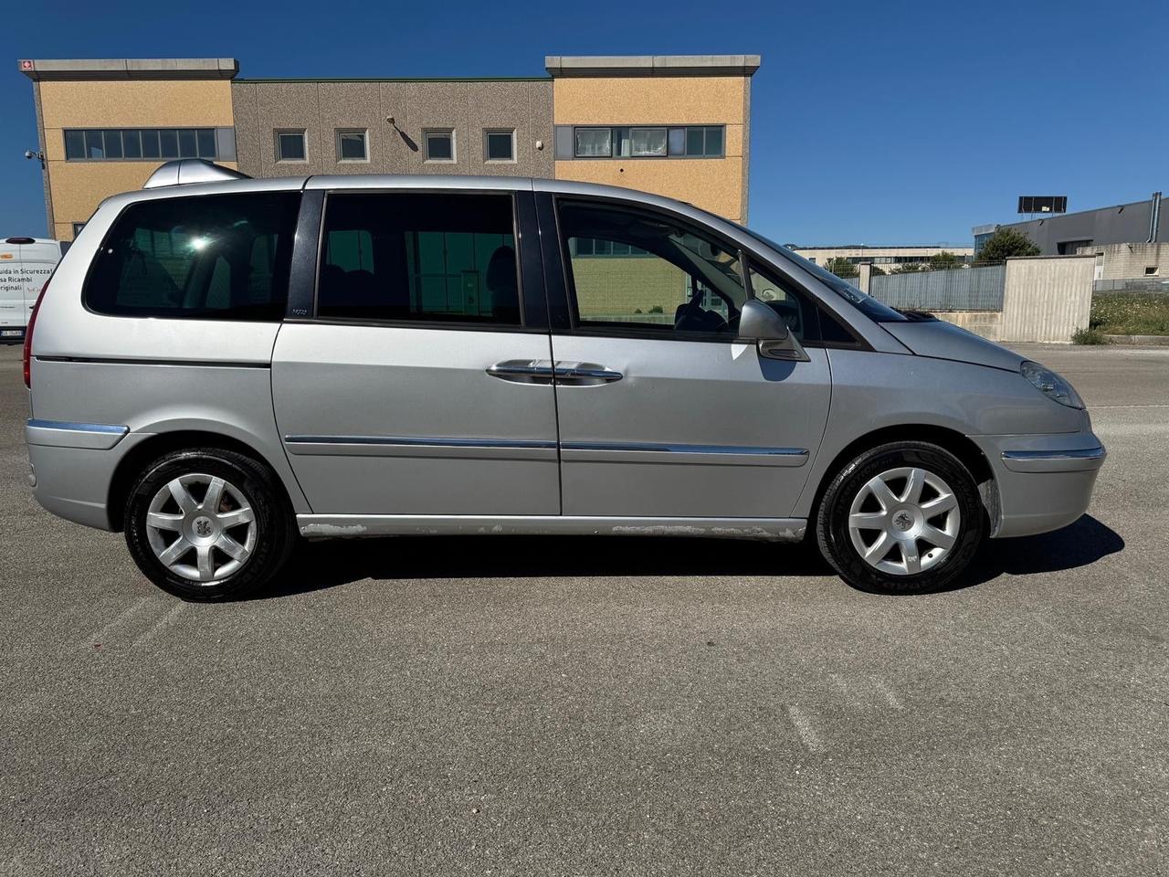 Peugeot 807 2.0 HDi. 5 Posti omologato per 8