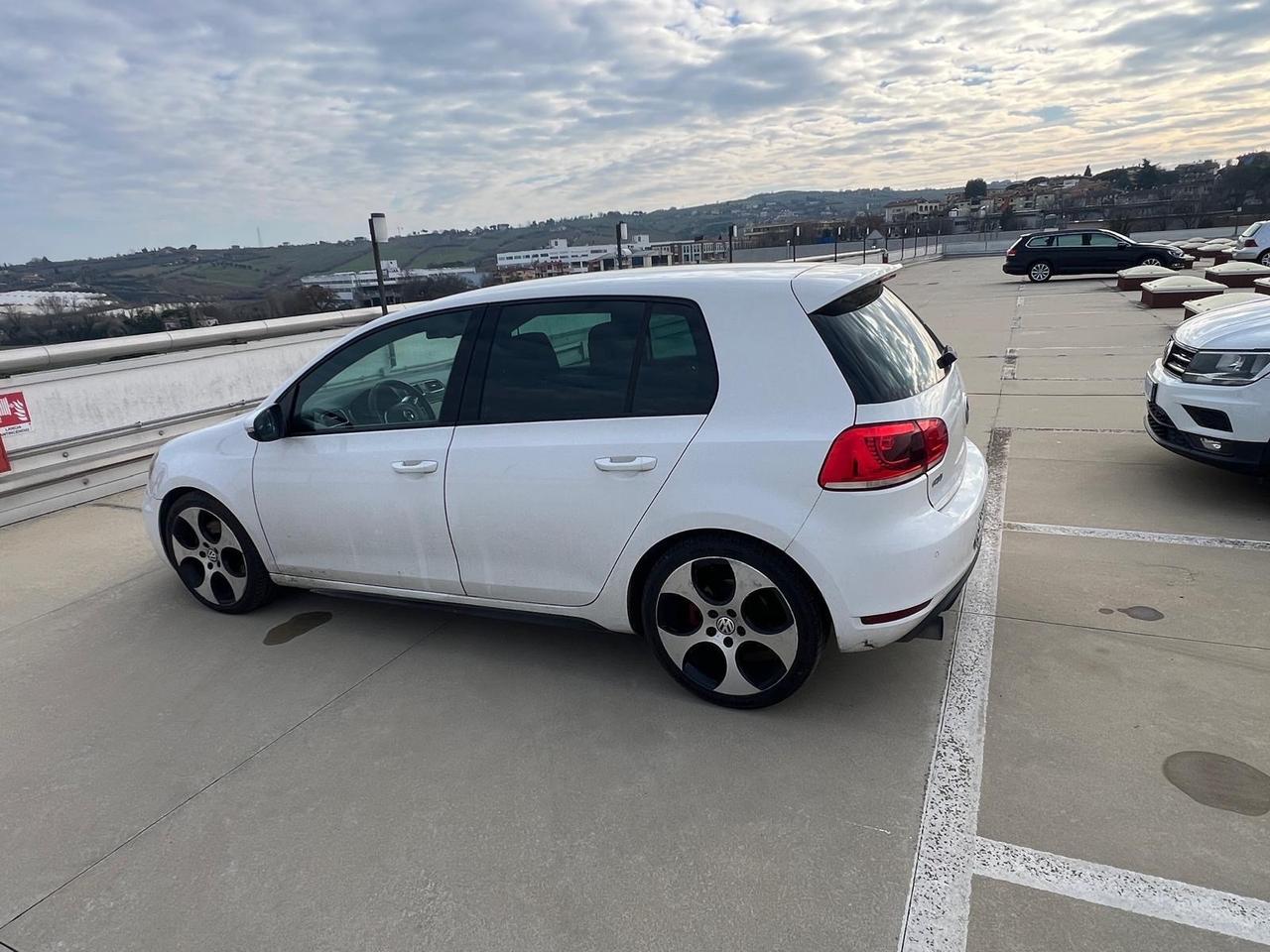 Volkswagen Golf GTI 2.0 TSI 5p.