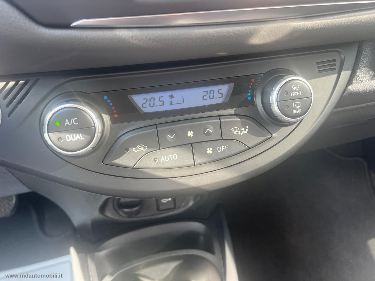 TOYOTA Yaris 1.5 Hybrid 5p. Cool TAGLIANDI TOYOTA