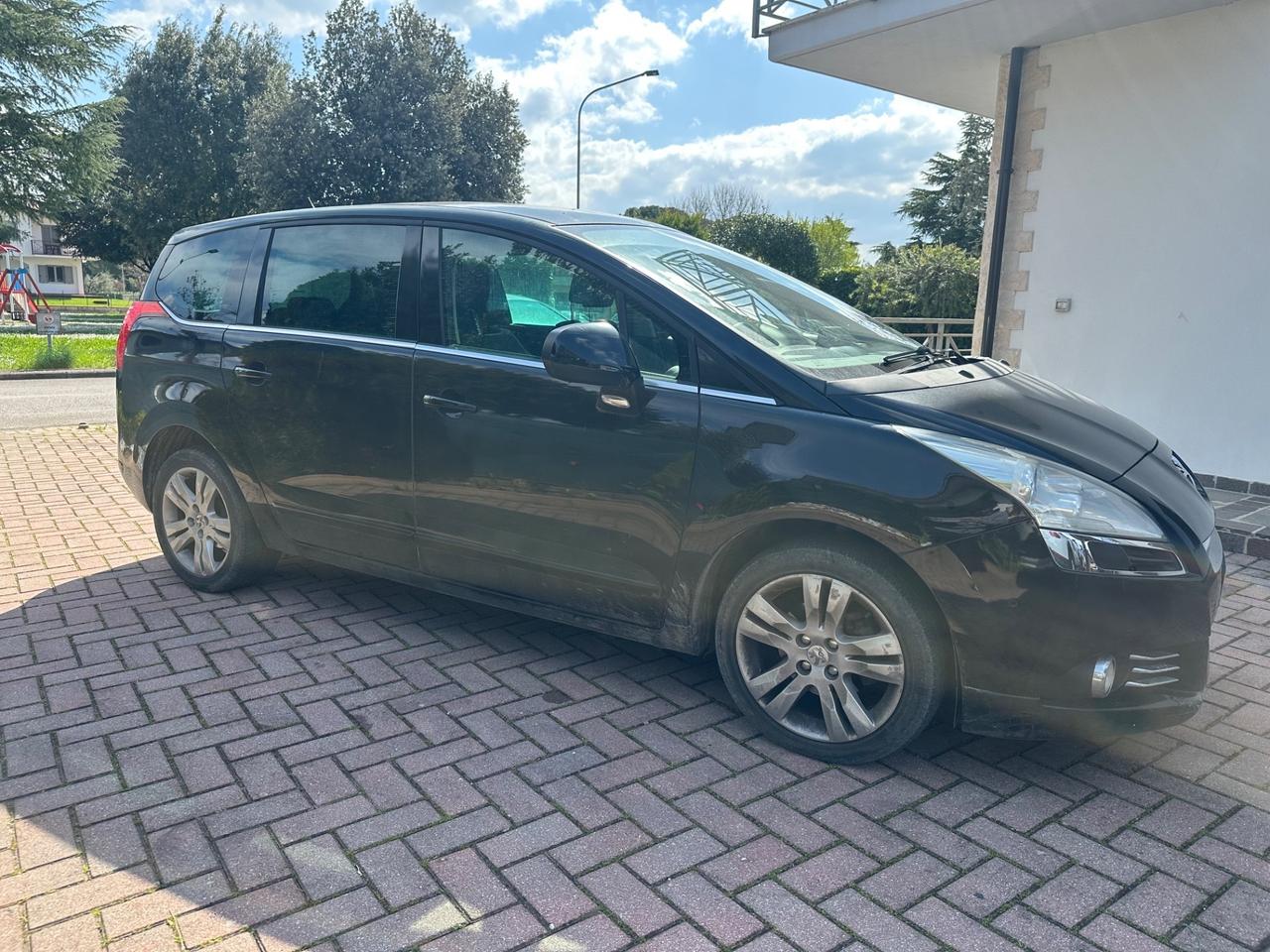 Peugeot 5008 1.6 HDi 110CV Féline