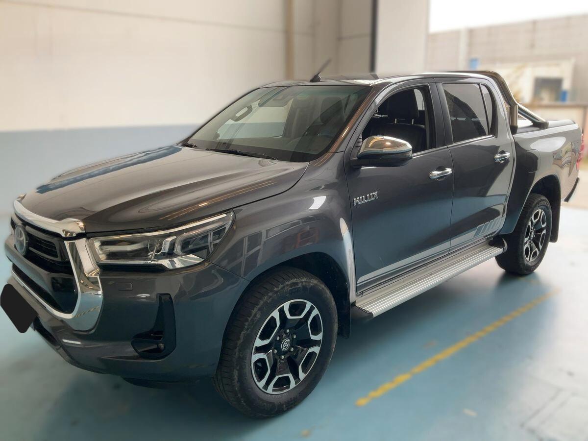 Toyota Hilux 2.8 D-4D Double Cab Executive 4x4 — 204 CV | 01/2021 | 222.400 km