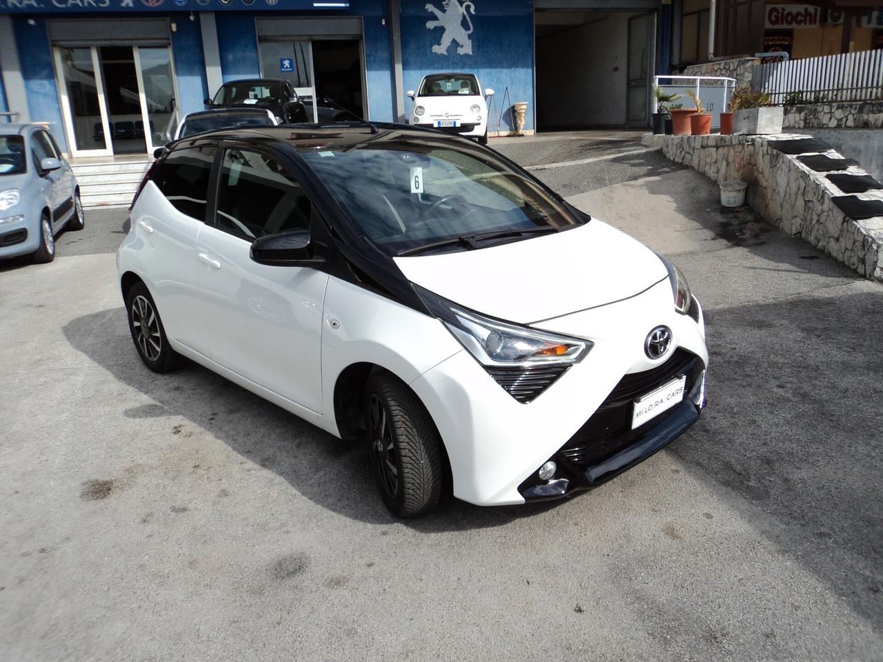 Toyota Aygo Connect 1.0 VVT-i 72 CV 5 porte x-clusiv