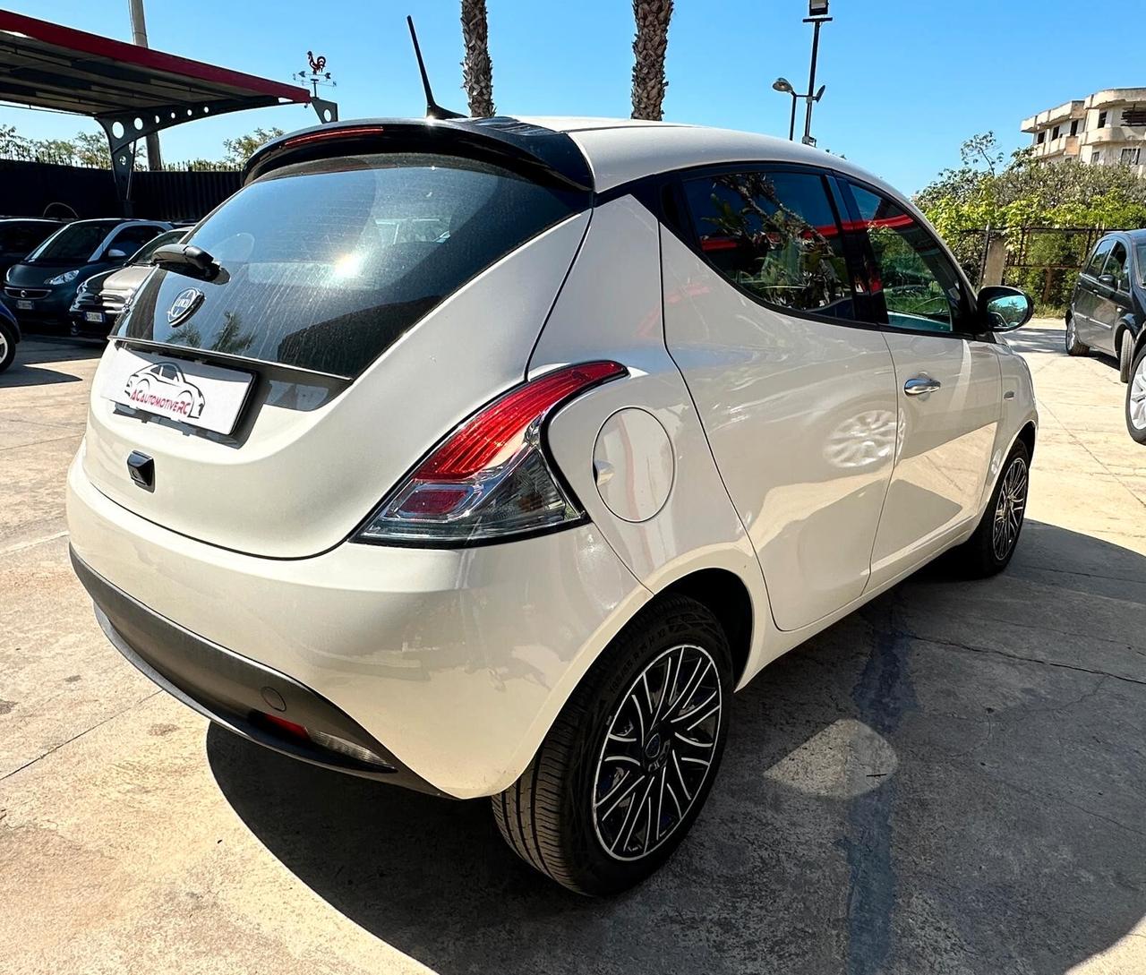 Lancia Ypsilon 1.0 FireFly 5 porte S&S Hybrid Gold