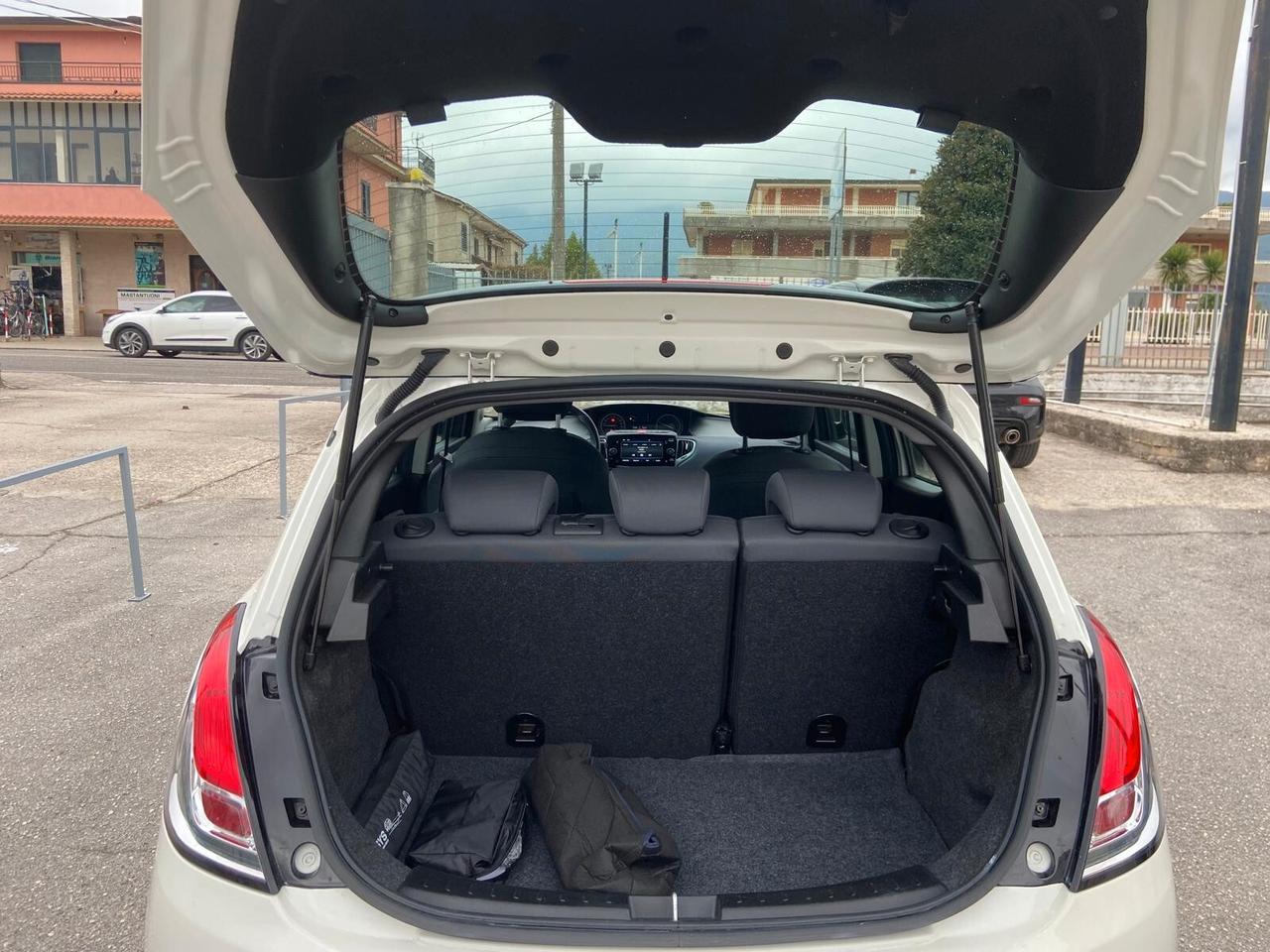 Lancia Ypsilon 1.2 69 CV 5 porte GPL Gold 2023