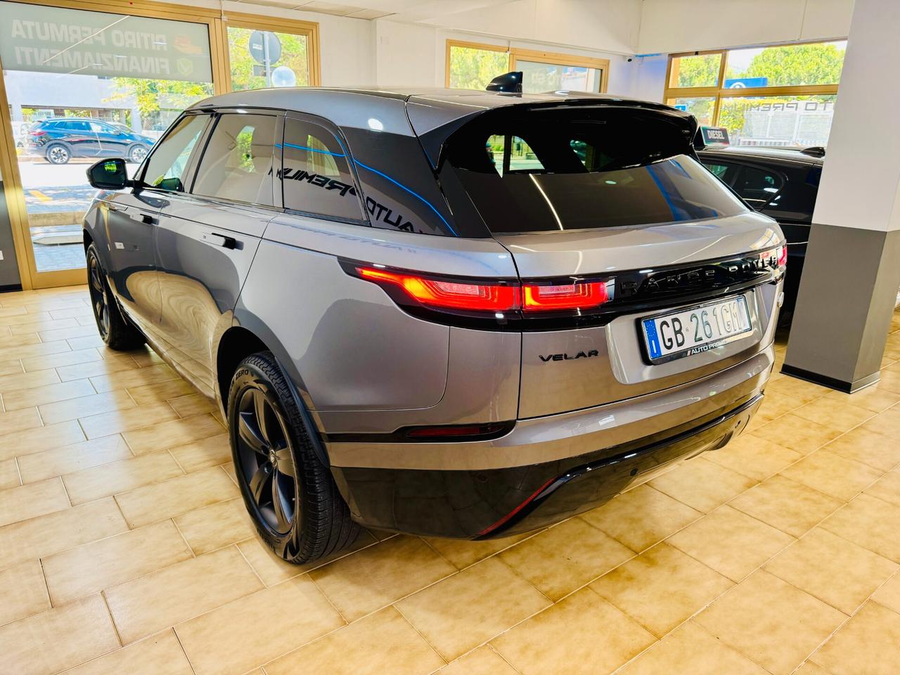 Range Rover Velar 2.0D 180 CV CarPlay - APPROVED