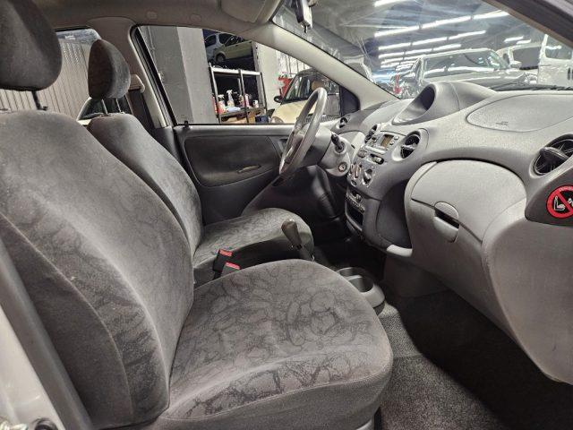 TOYOTA Yaris 1.0i 16V cat 5 porte