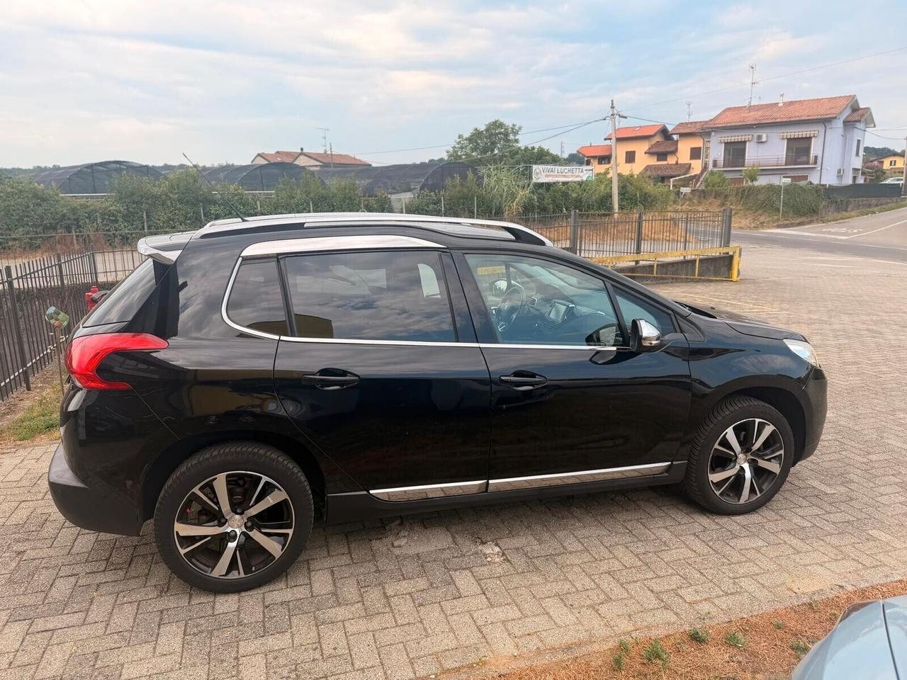 Peugeot 2008 BlueHDi S&S Black Matt 120cv