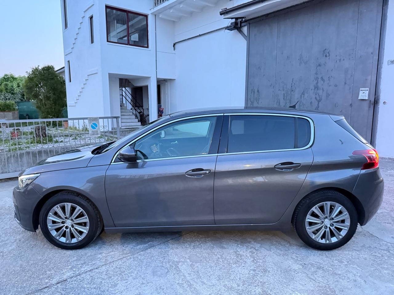 Peugeot 308 1.2 Turbo Benzina POCHI KM 2021 NEOPAT