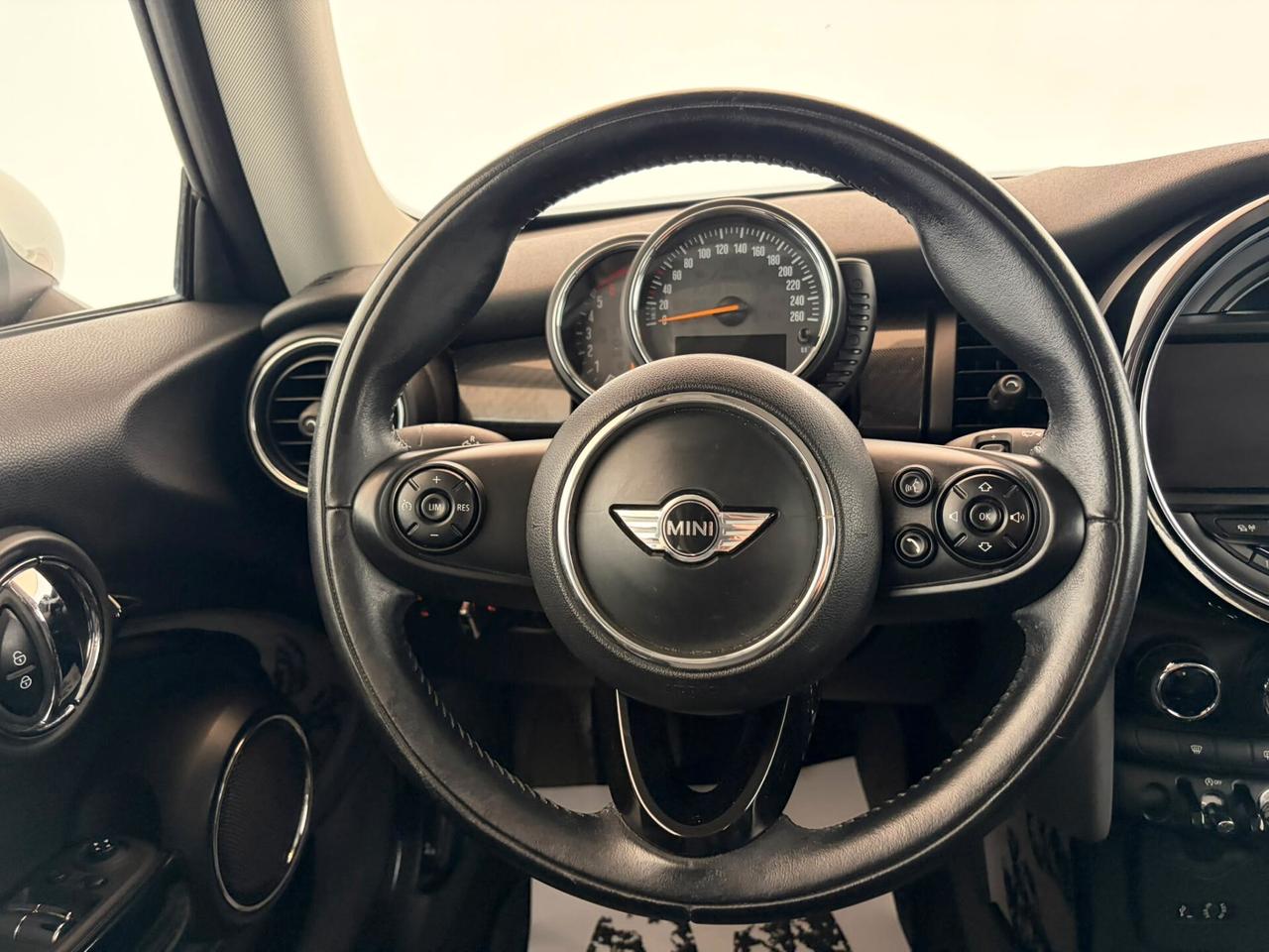 Mini Cooper D 1.5 3p - NEOPATENTATI - TAGLIANDI MINI