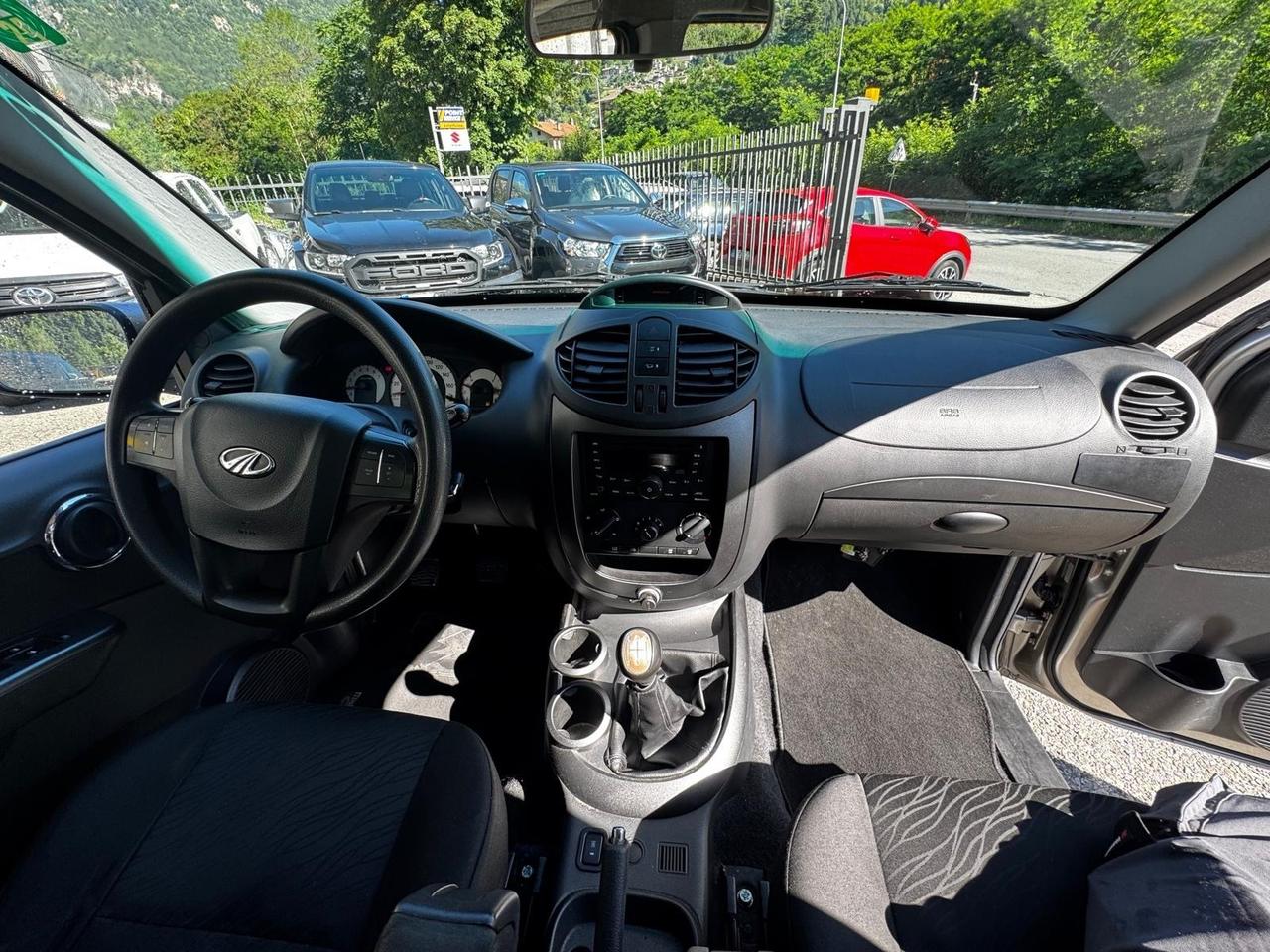Mahindra Quanto C8 2.2 4WD N1