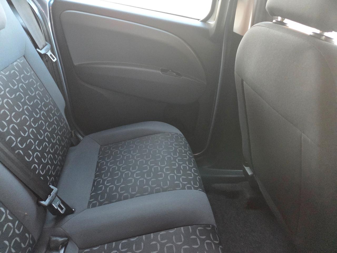 FIAT DOBLO 1.6 DIESEL 5 POSTI ANNO 2013 KM CERTIFICATI