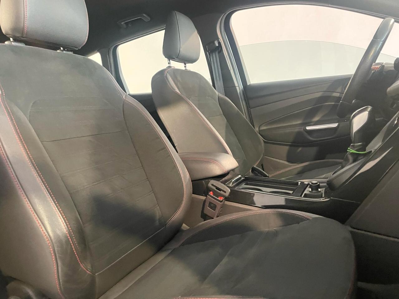 Ford Kuga 2.0 TDCI 150 CV S&S 4WD Powershift ST-Line