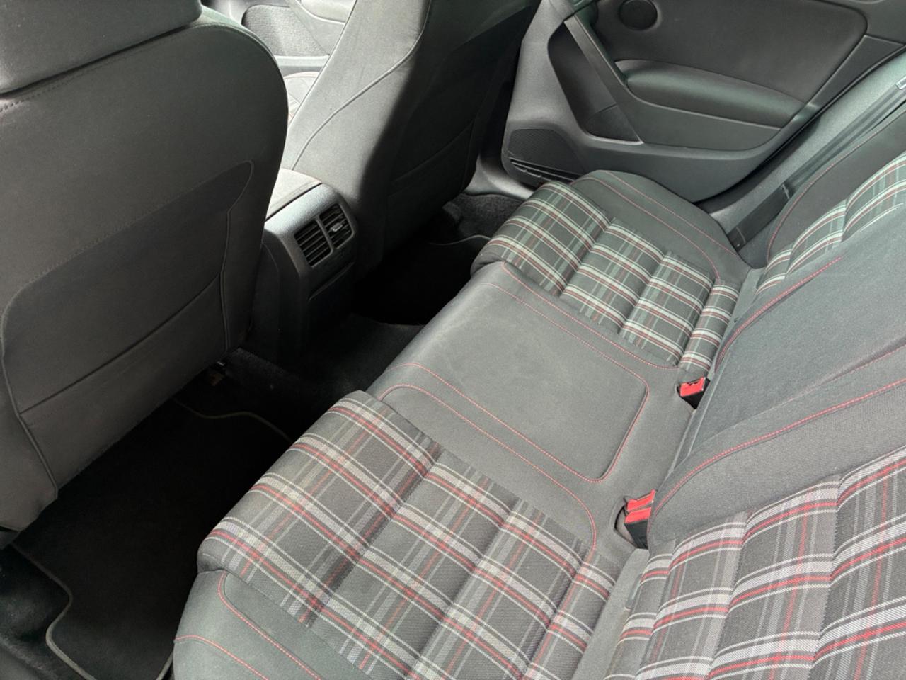 Volkswagen Golf GTI 2.0 TSI - 5 porte
