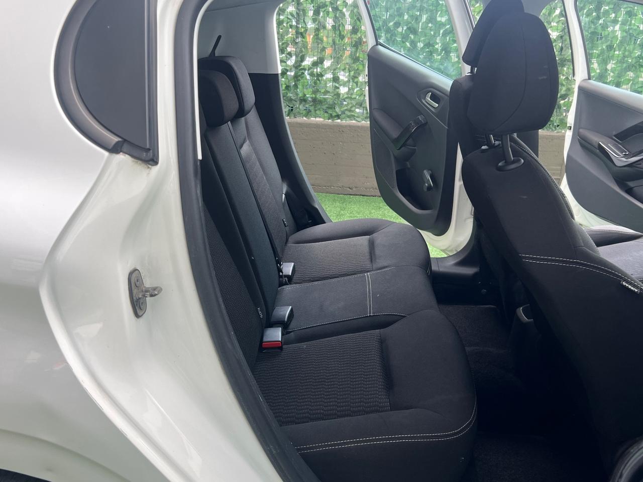Peugeot 208 1.4 HDi 68 CV 5 porte Allure