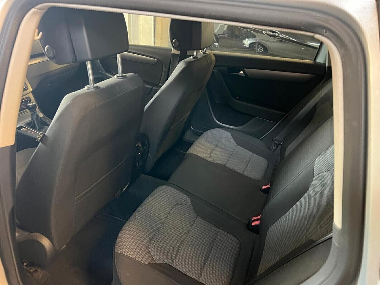 Volkswagen Passat 2.0 TDI Comfortline BlueM. Tech.-2011