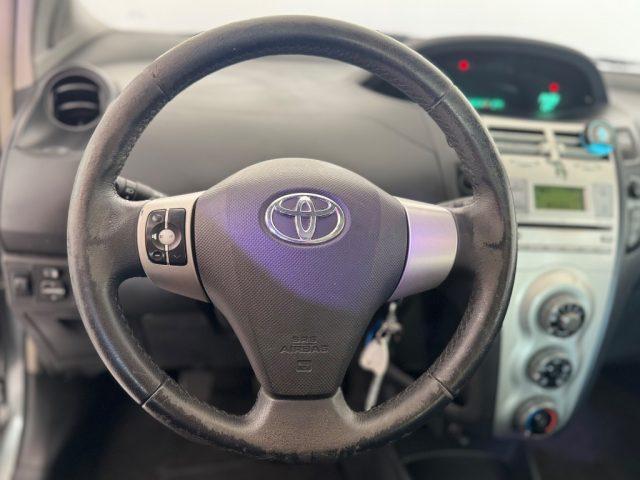 TOYOTA Yaris 1.0 5 porte Sol