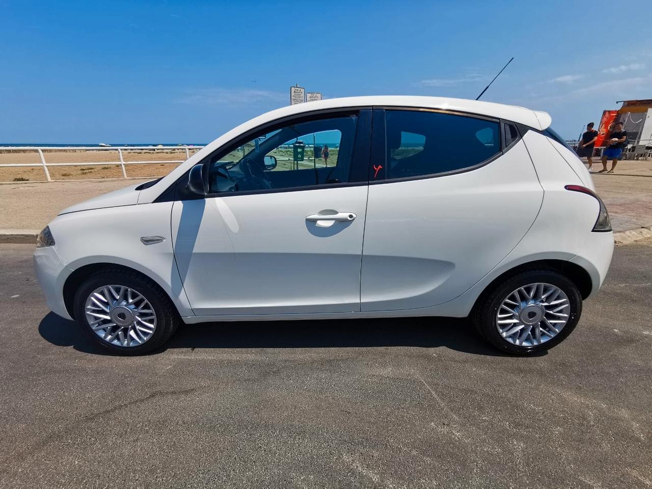 Lancia Ypsilon 1.3 MJT 16V 95 CV 5P. Gold - 2015