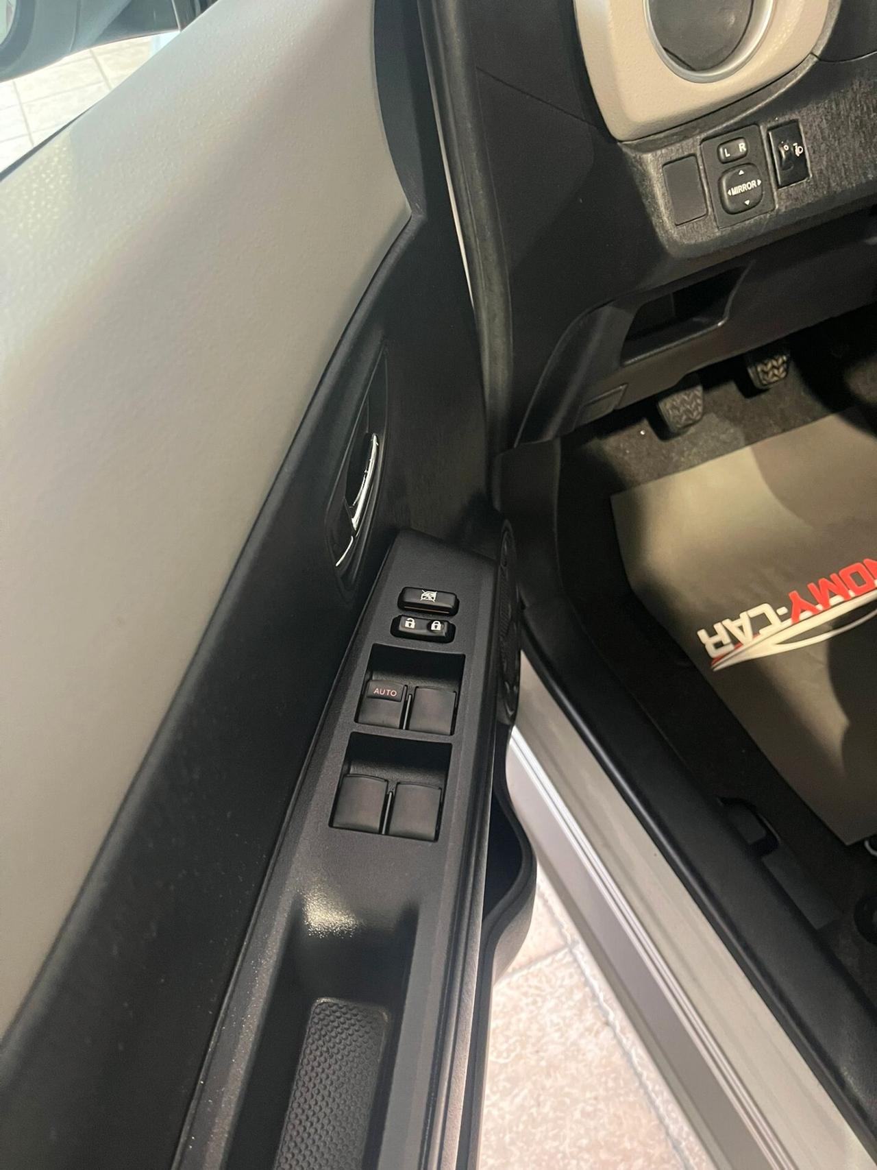 Toyota Yaris 1.0 5 porte Lounge