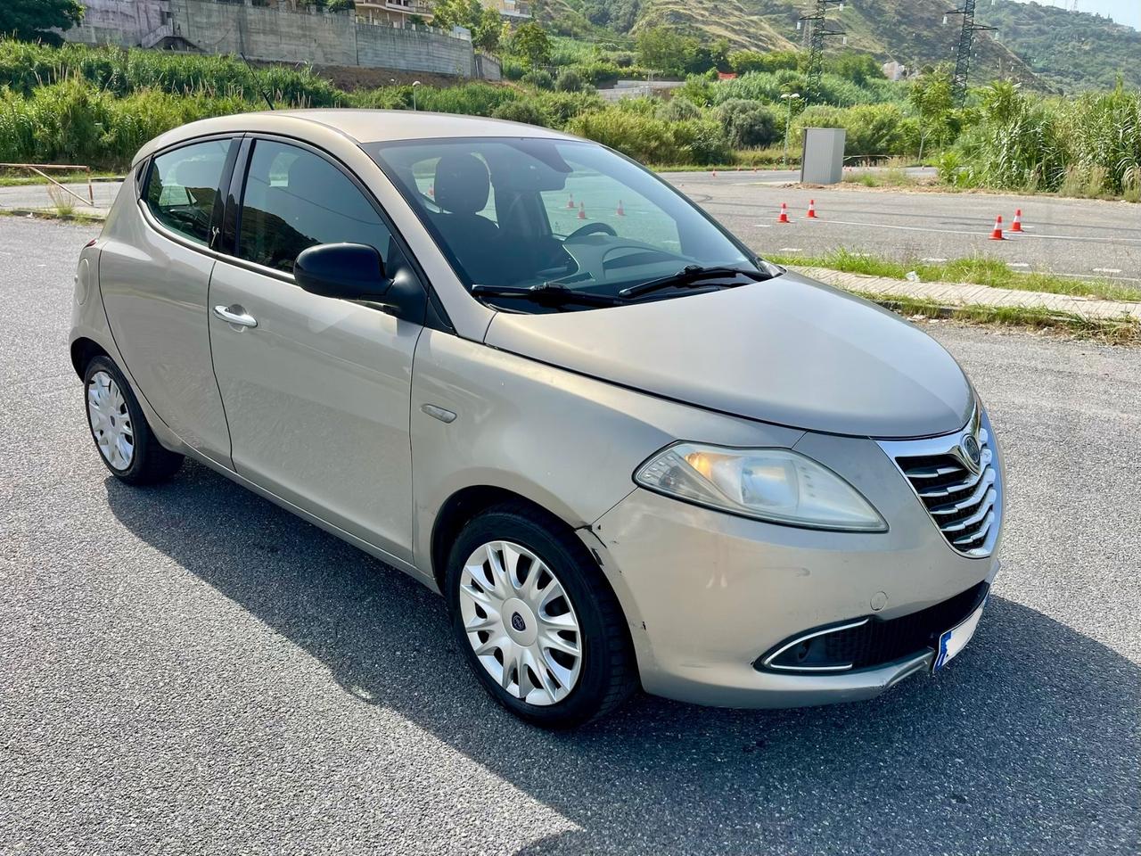 Lancia Ypsilon 1.3 MJT 16V 95 CV 5 porte