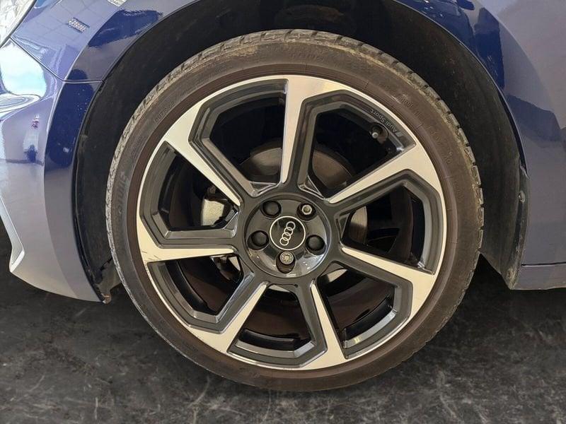 Audi A1 Sportback 30 1.0 tfsi Identity Black 116cv s-tronic