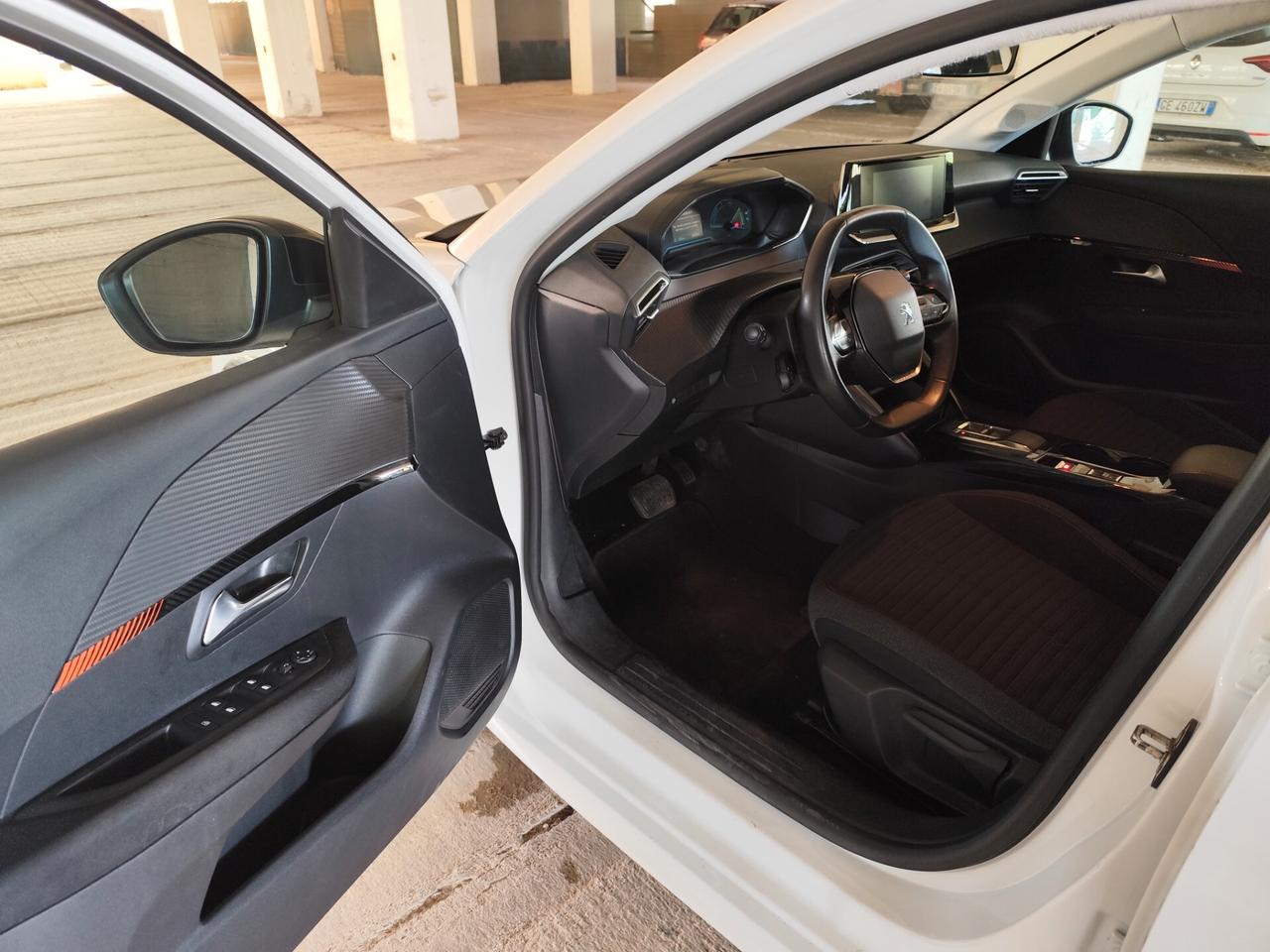 Peugeot 208 motore elettrico 156 CV 5 porte GT