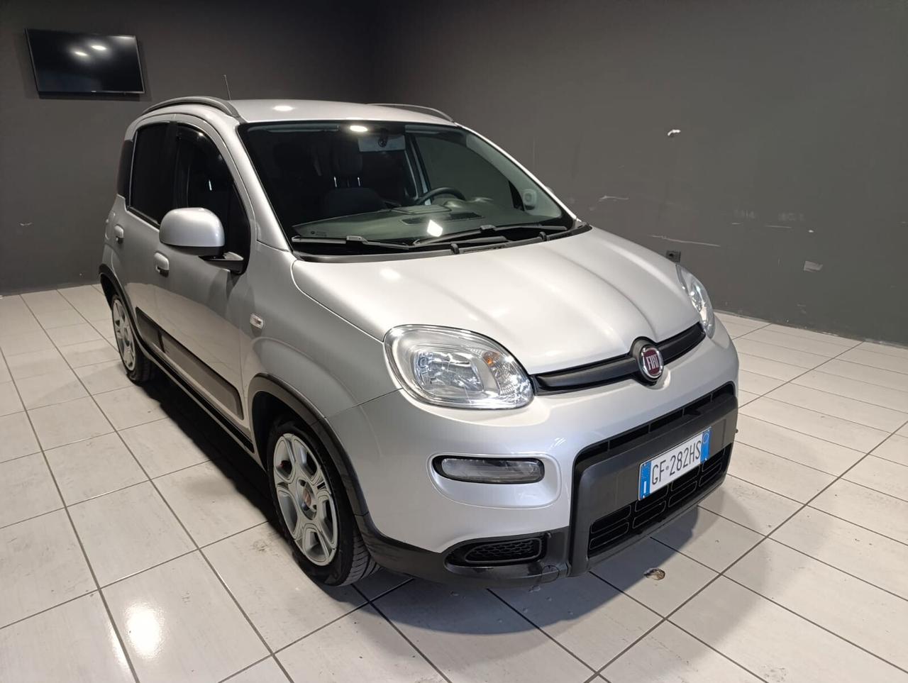 Fiat Panda CROSS HYBRID del 2021 - 90.000 km -