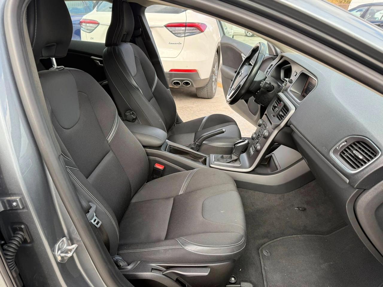 Volvo V40 D2 Geartronic Business Plus