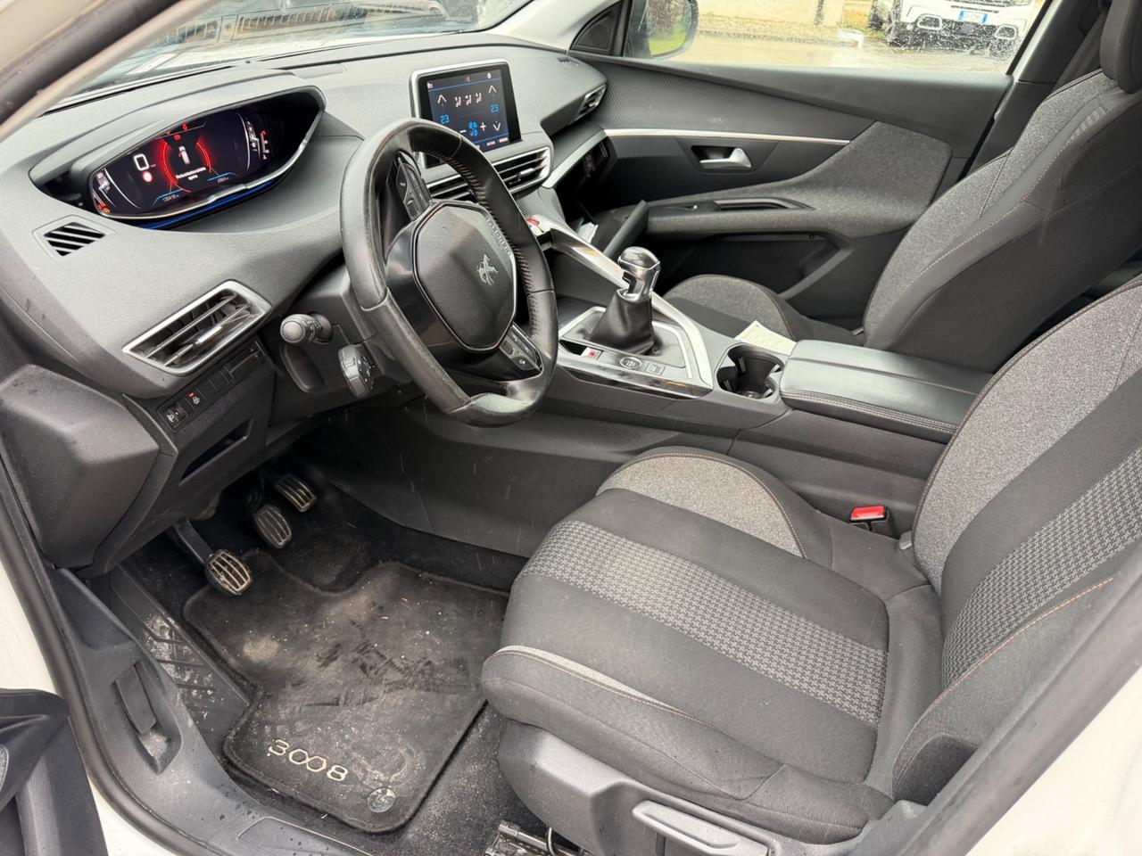 Peugeot 3008 BlueHDi 130 S&S EAT8 Active Pack