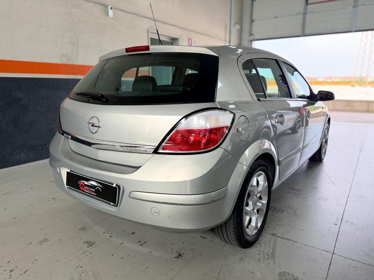 Opel Astra 1.6 16V Twinport 5 porte Cosmo GANCIO TRAINO