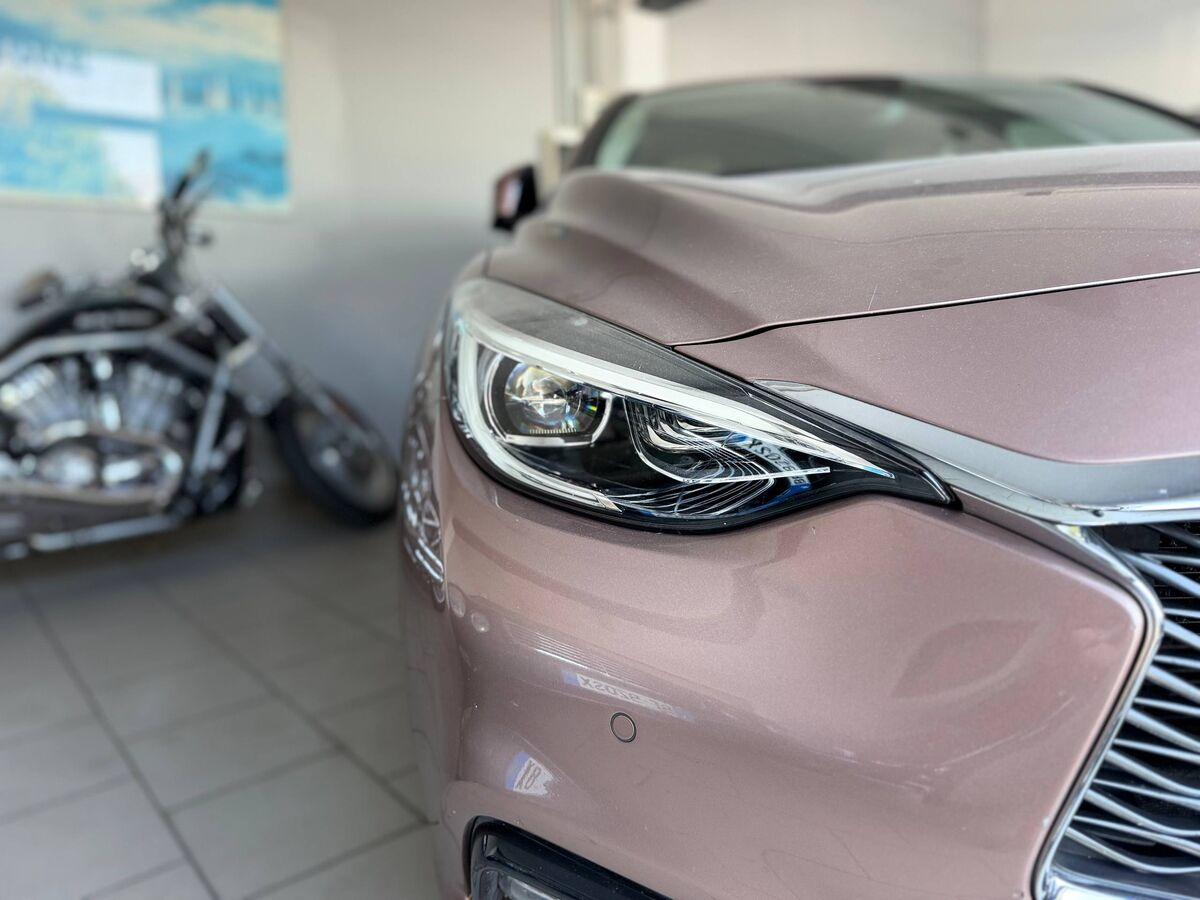Infiniti Q30 2.2d Premium Tech Gallery White awd 170cv dct