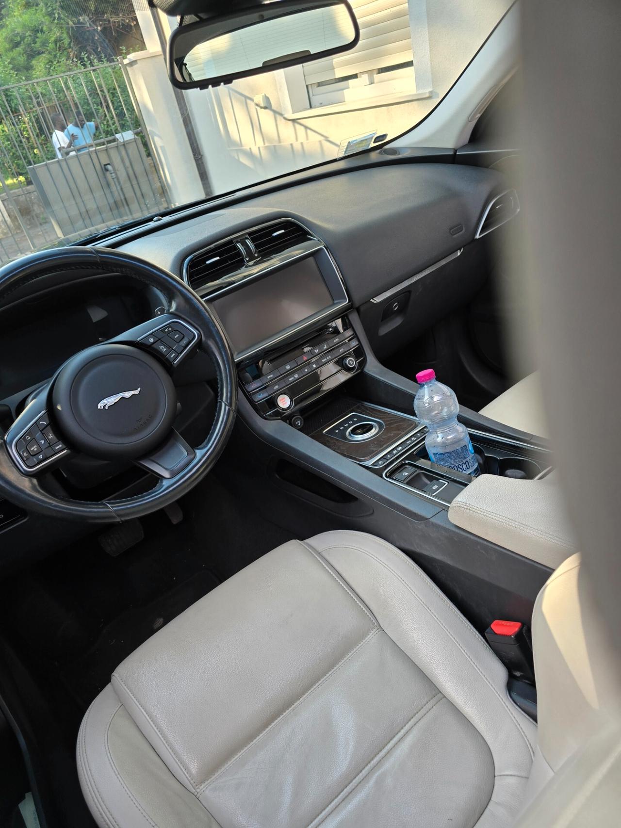 Jaguar F-Pace 2.0 D 180 CV AWD aut. Prestige