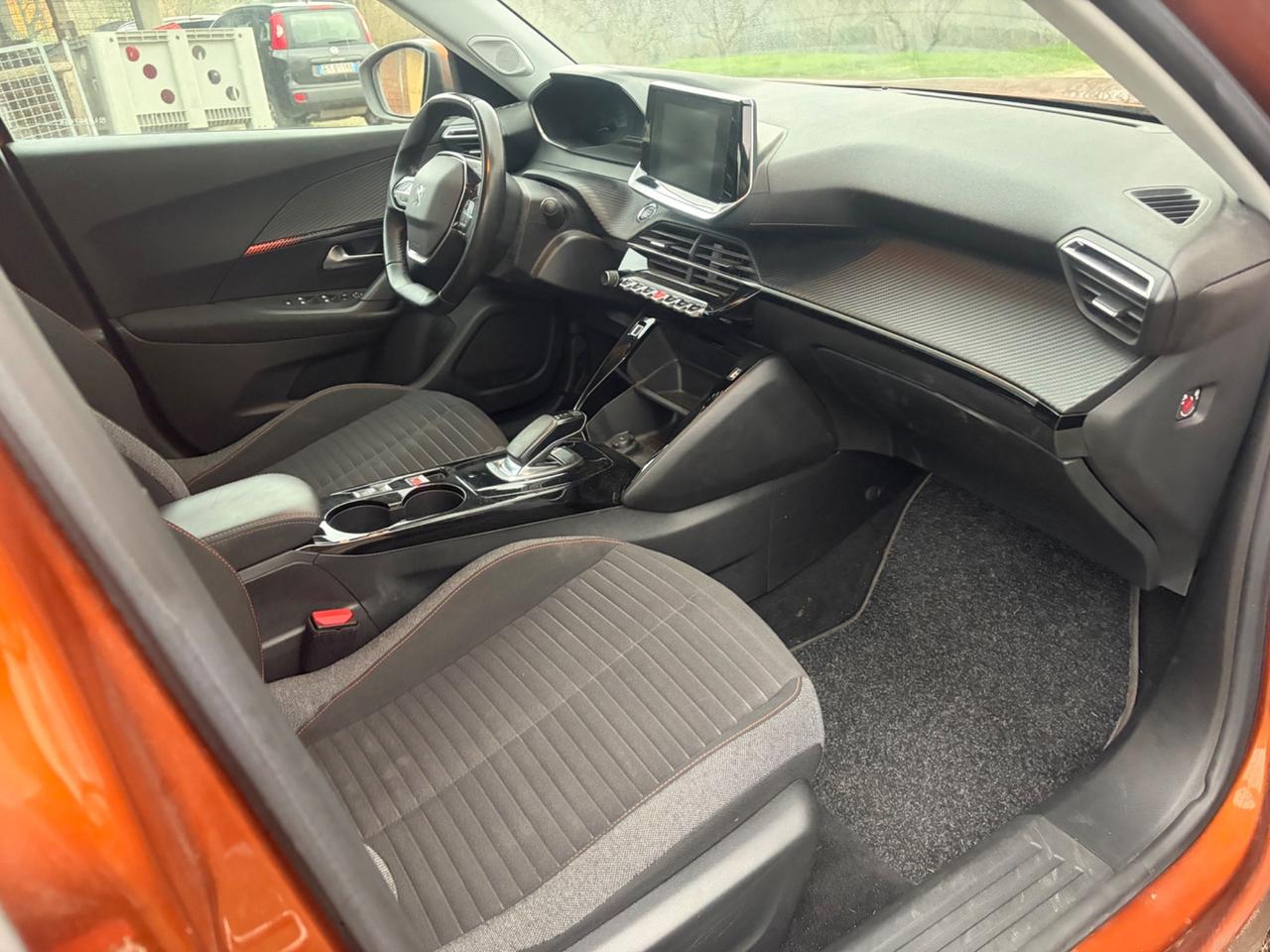 Peugeot 2008 elettrico 136 CV 2021 INCIDENTATA