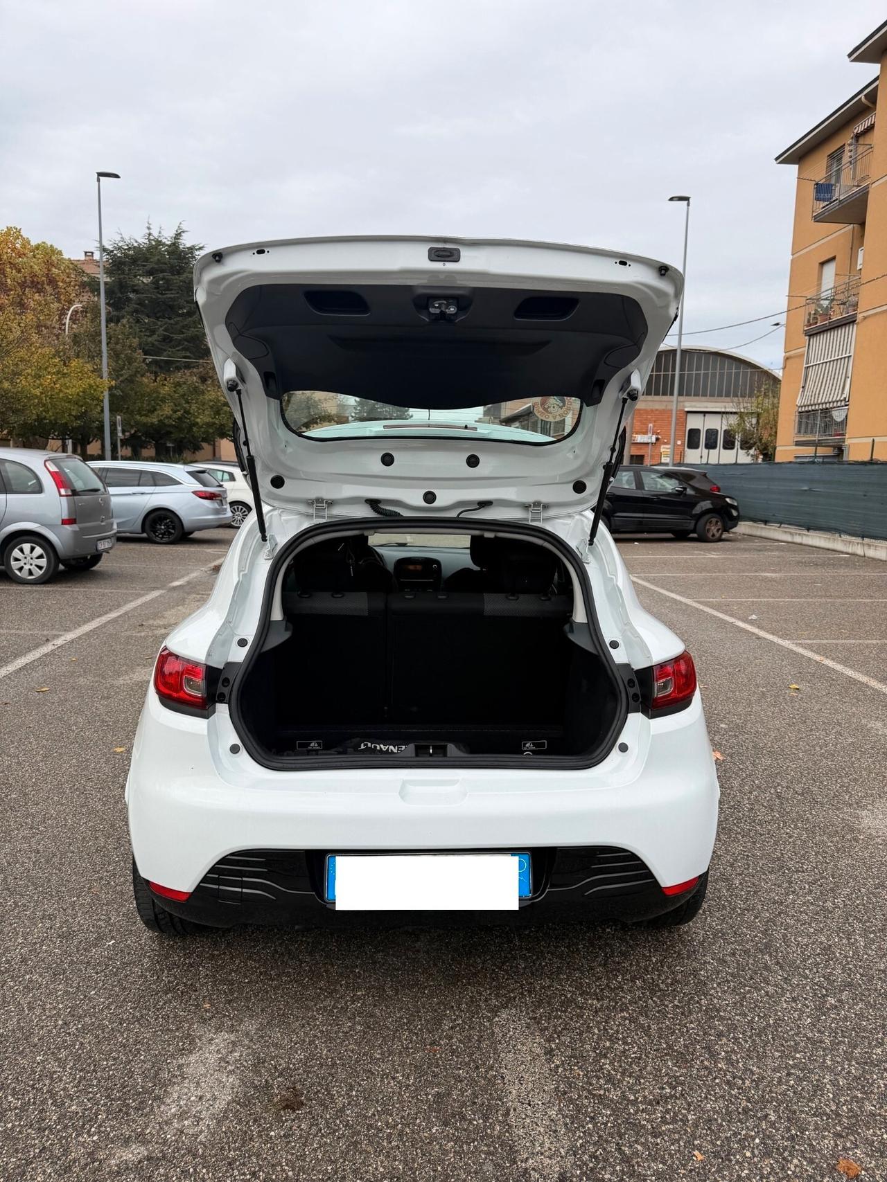 Renault Clio 1.5 dci - NEOP. - NAV. - 12 MESI DI GARANZIA -