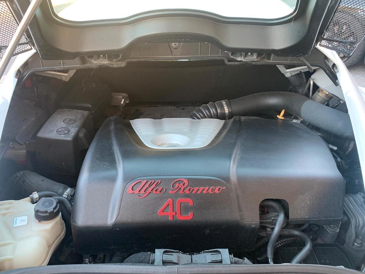 Alfa Romeo 4C 1750 TBi carbon
