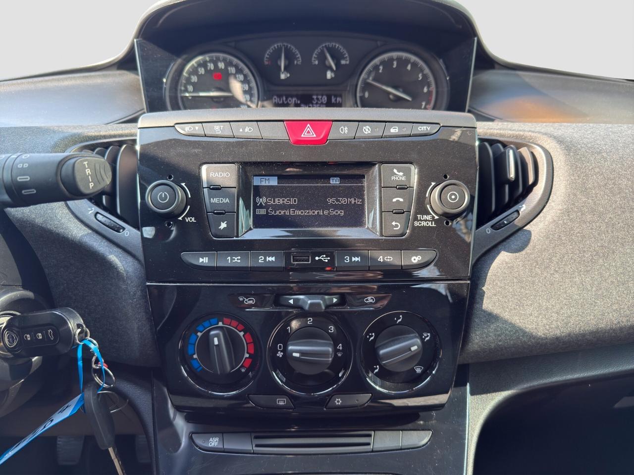 Lancia Ypsilon 1.0 FireFly 5 porte S&S Hybrid Silver