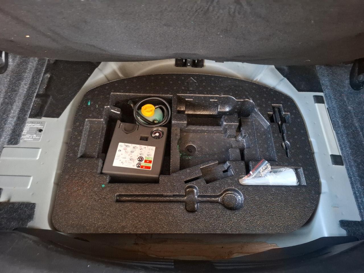 Lancia Ypsilon 1.0 FireFly 5 porte S&S Hybrid Ecochic Silver