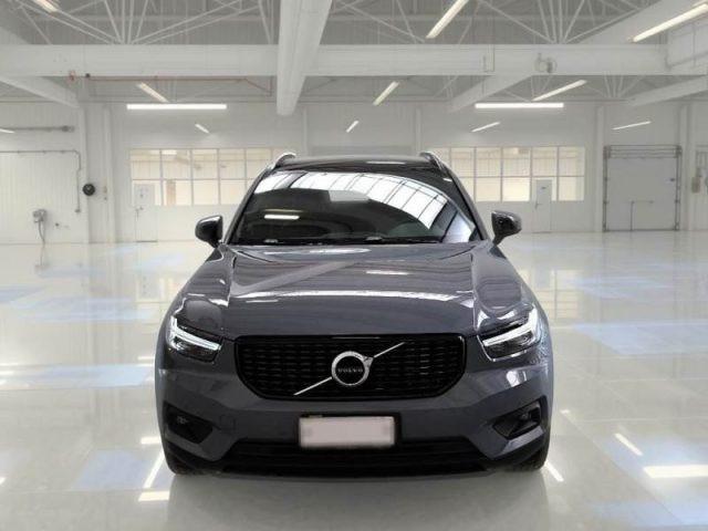 VOLVO XC40 T5 Recharge Plug-in Hybrid R-design
