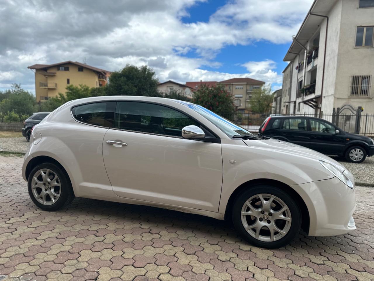 Alfa Romeo MiTo 1.6 JTDm 16V Distinctive Sport Pack