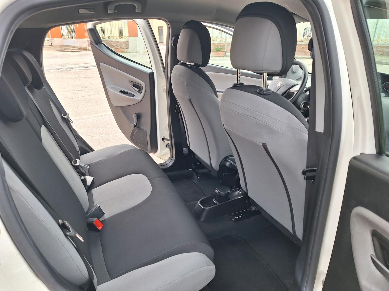 Lancia Ypsilon 1.2 69 CV 5 porte Silver PERFETTA