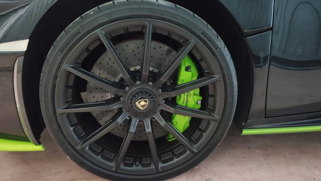 LAMBORGHINI HURACÁN STO - AKRAPOVIC