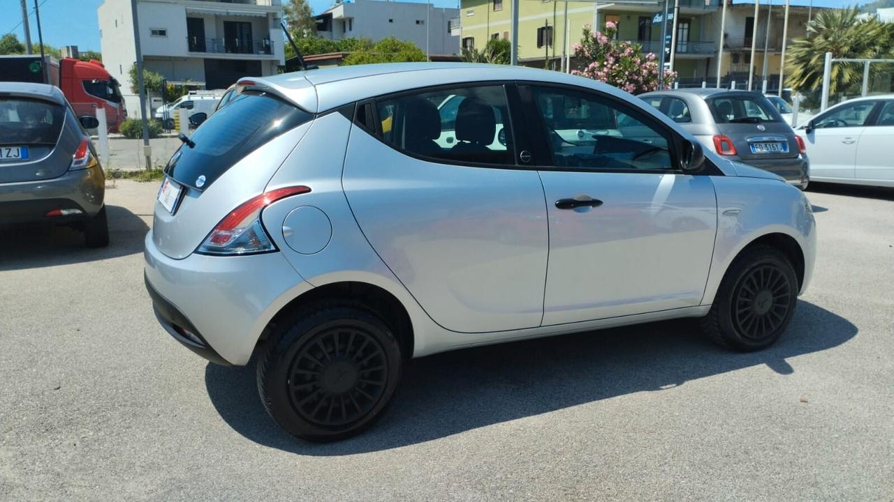 Lancia Ypsilon 0.9 TwinAir 5 porte Metano Ecochic Gold benzina metano