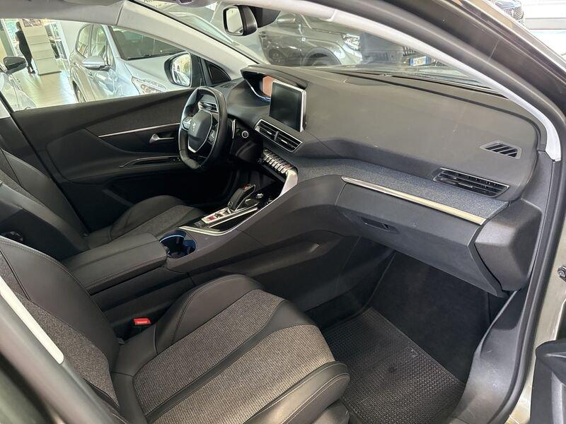 Peugeot 5008 PureTech Turbo 130 EAT8 S&S Allure