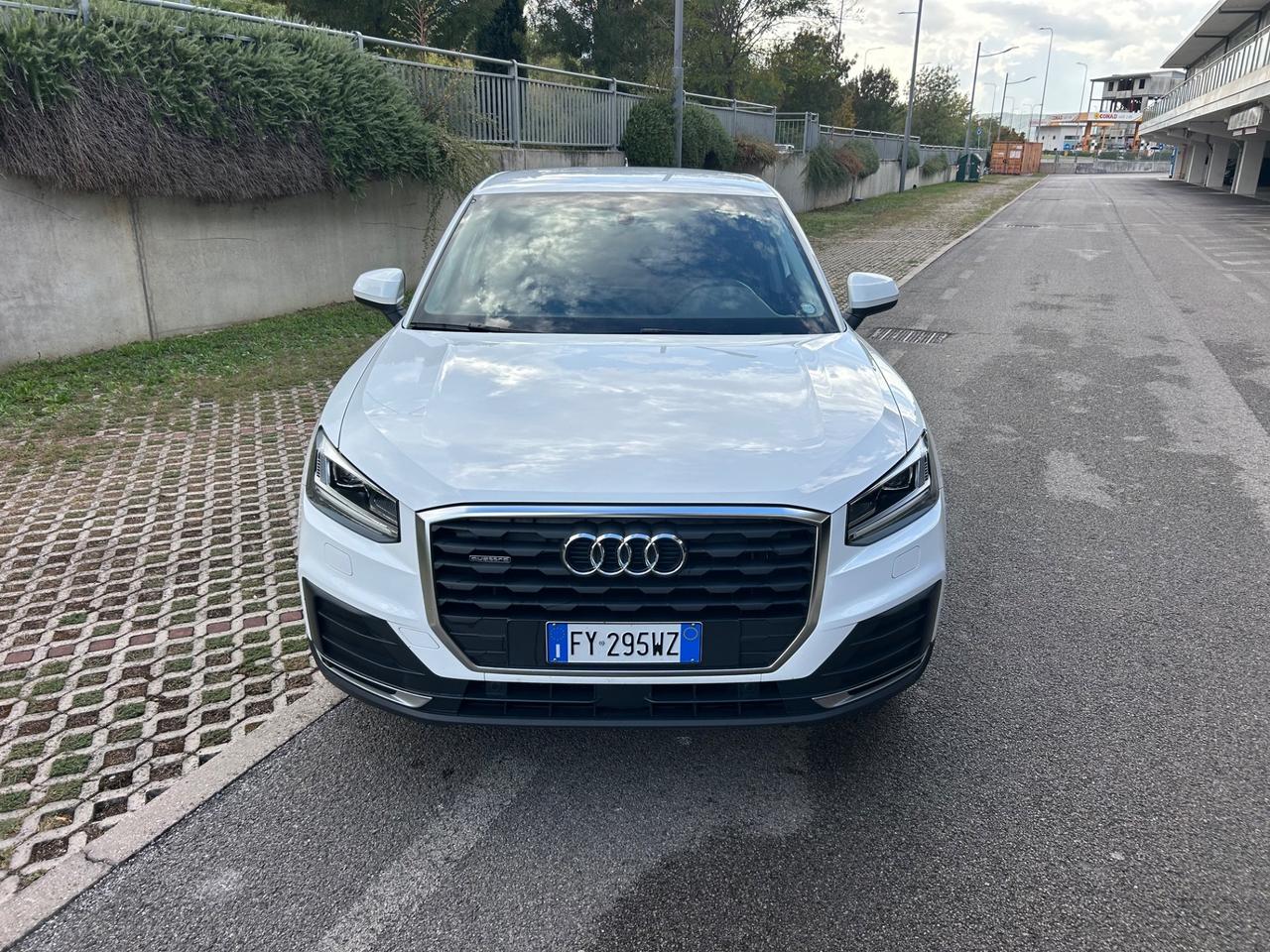 Audi Q2 35 TDI quattro S tronic Business