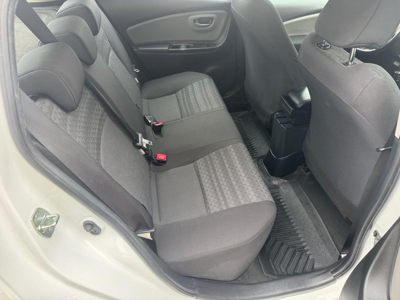 Toyota Yaris 1.0 5 porte neopaten garanzia 12 mesi