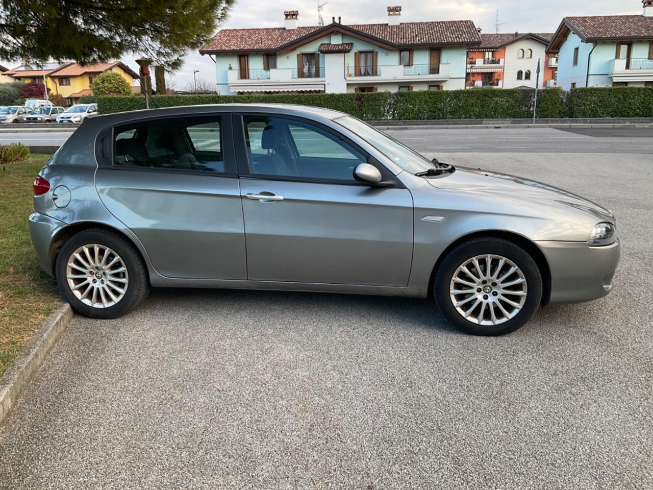 Alfa Romeo 147 1.6i 16V Twin Spark cat 5p. Progression