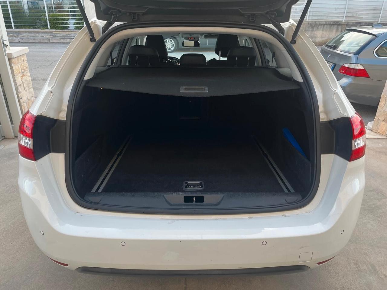 Peugeot 308 BlueHDi 120 S&S SW Allure