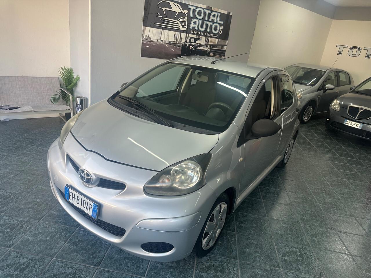 Toyota Aygo 1.0 12V VVT-i 5 porte Now Connect
